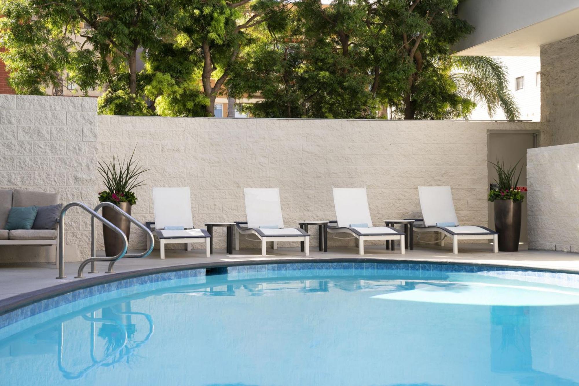 Courtyard By Marriott Long Downtown Long Beach