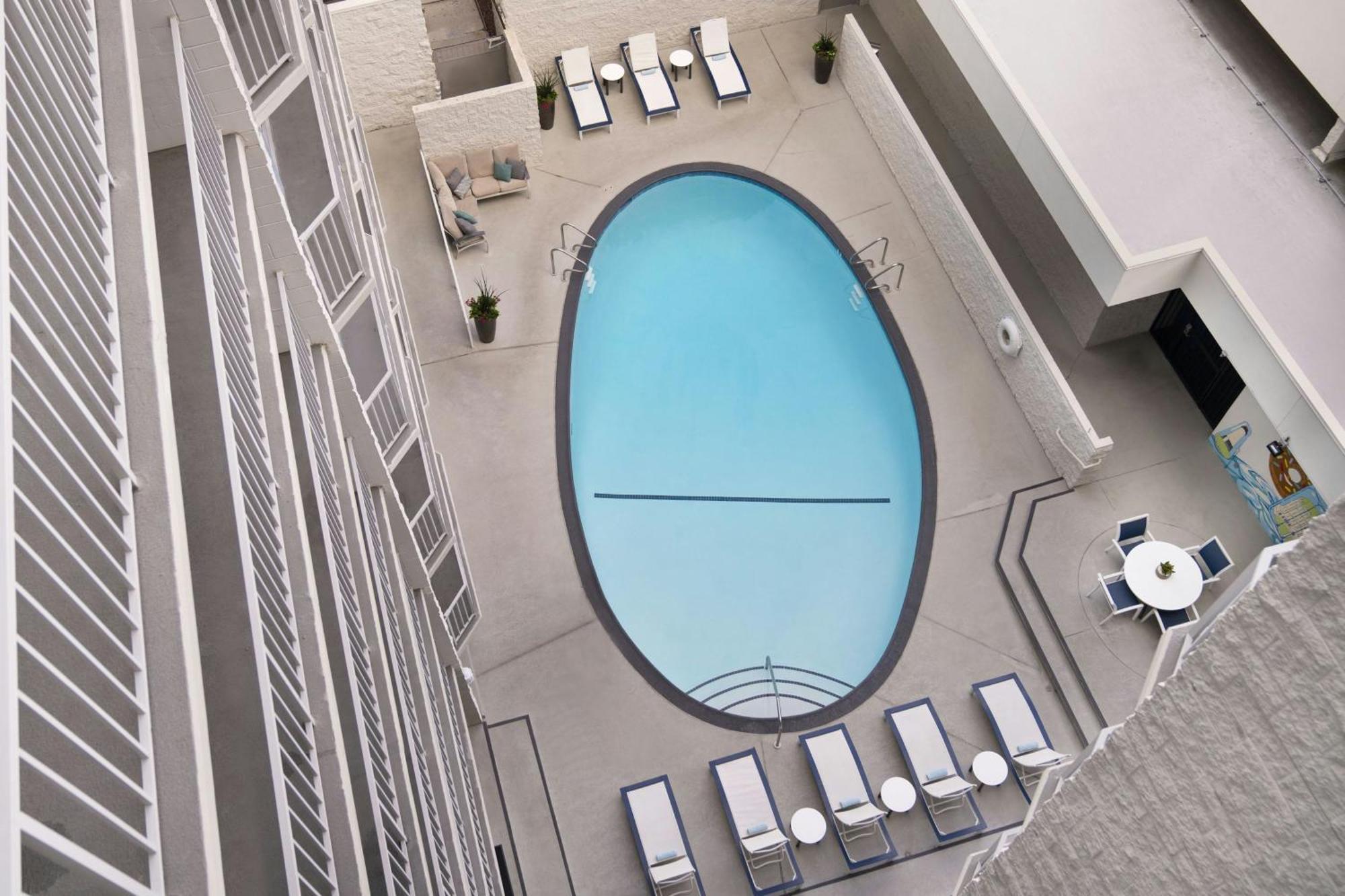 Courtyard By Marriott Long Downtown Long Beach