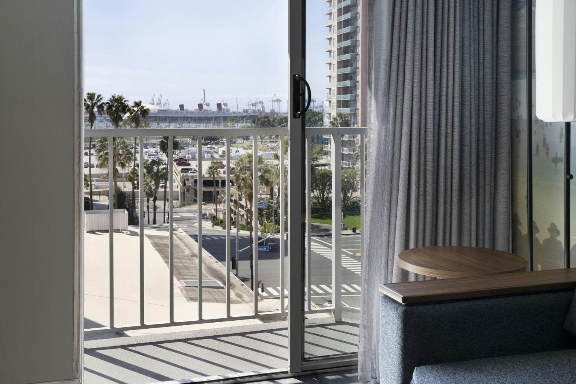 Courtyard By Marriott Long Downtown Hotel Long Beach