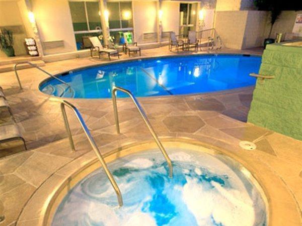 Courtyard By Marriott Long Downtown