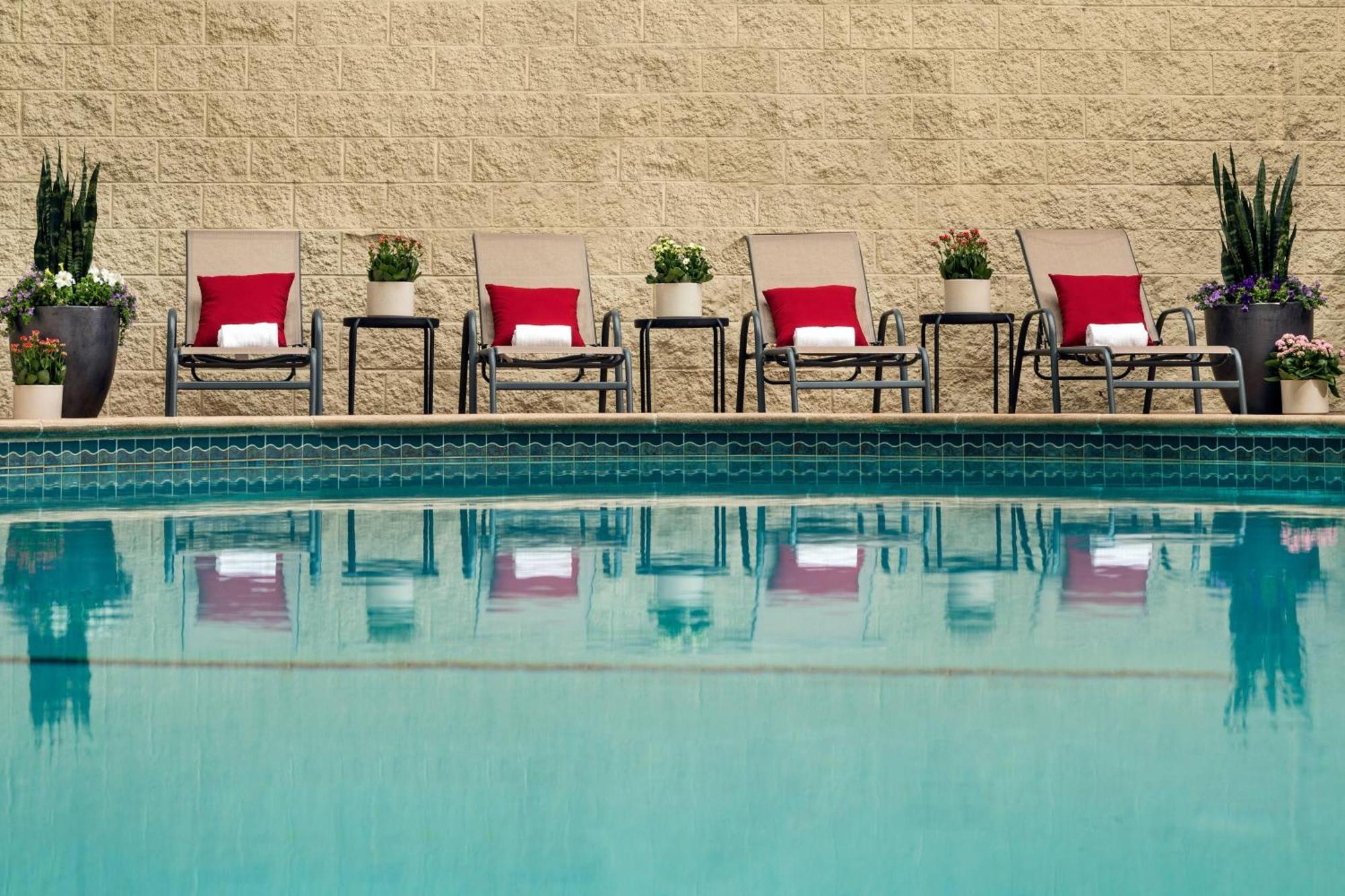 Courtyard By Marriott Long Downtown Hotel 3*