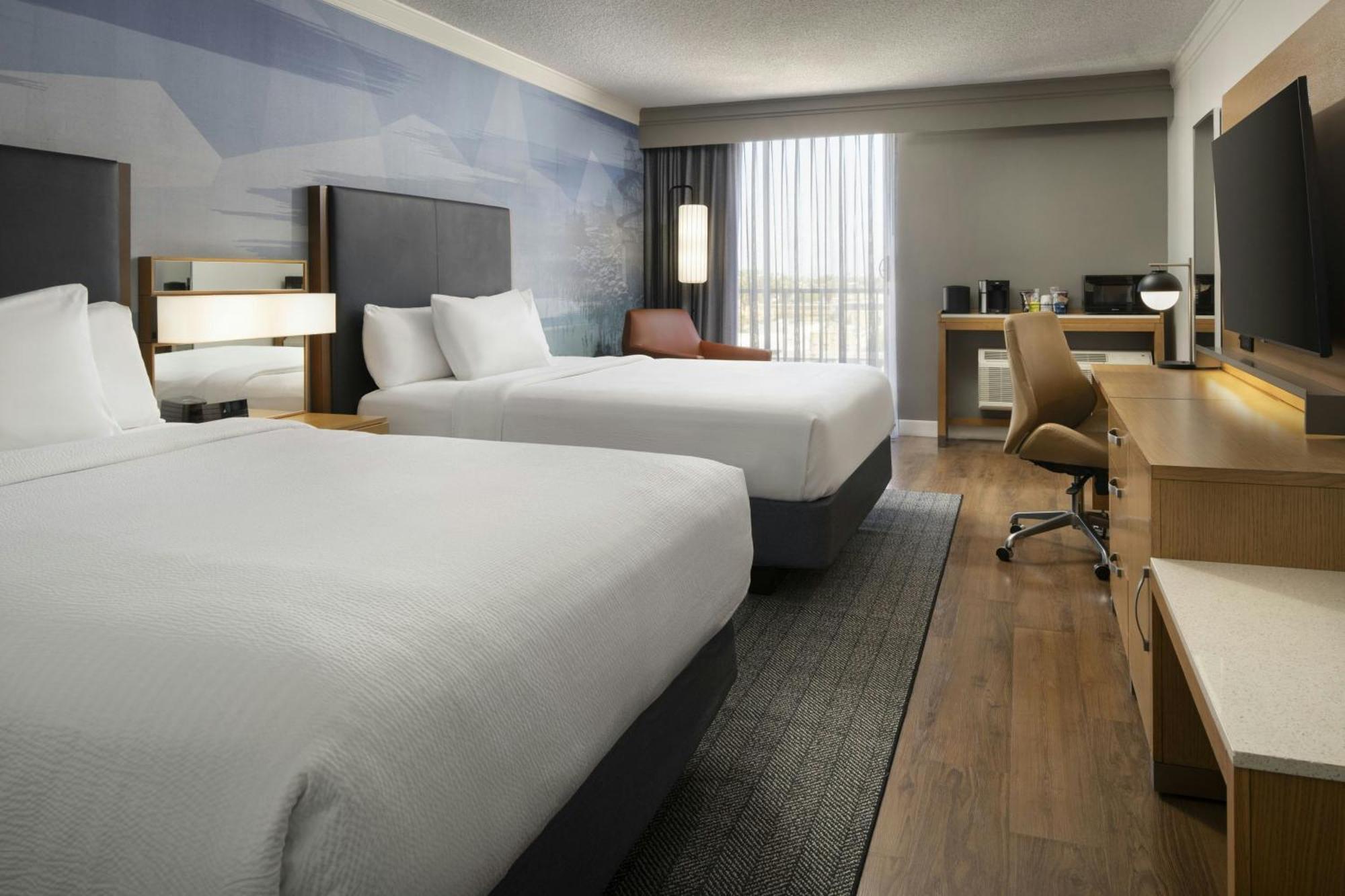 Hotel Courtyard By Marriott Long Downtown