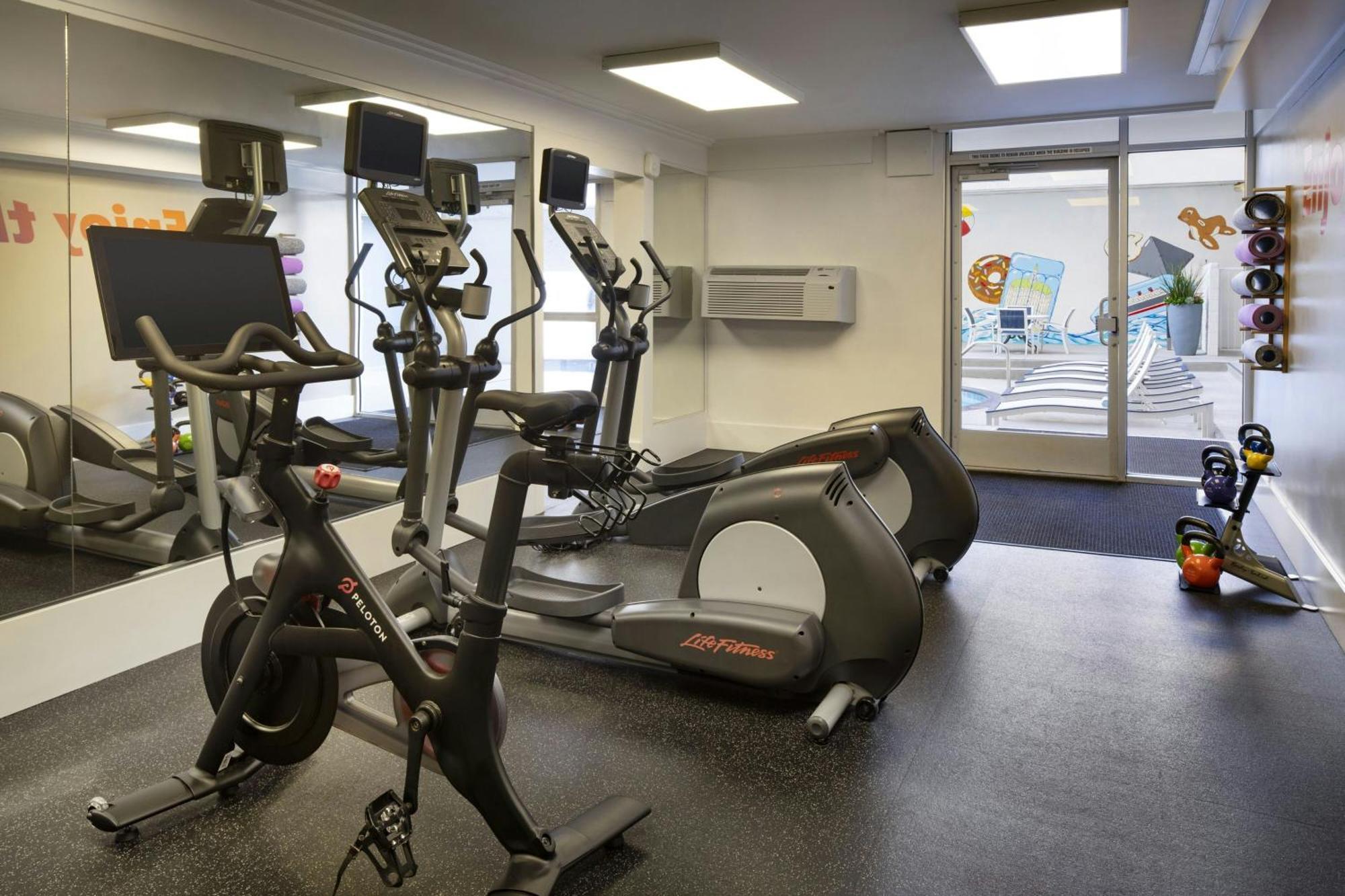 Hotel Courtyard By Marriott Long Downtown 3*