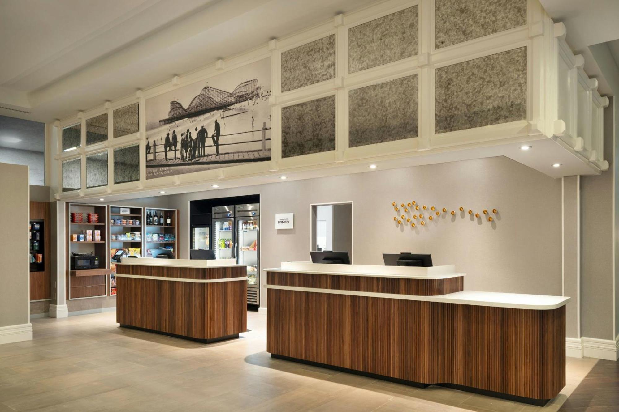 Hotel Courtyard By Marriott Long Downtown 3*
