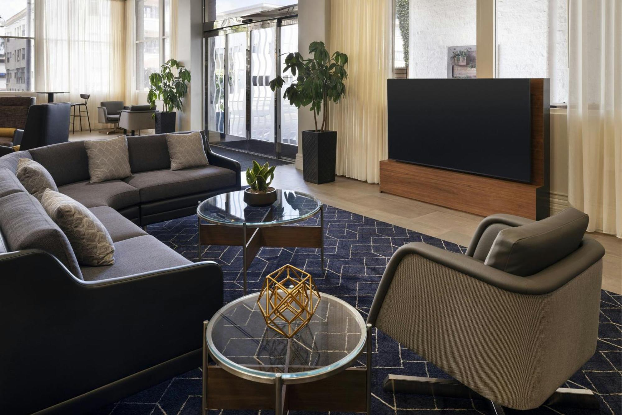 Courtyard By Marriott Long Downtown Hotel Long Beach