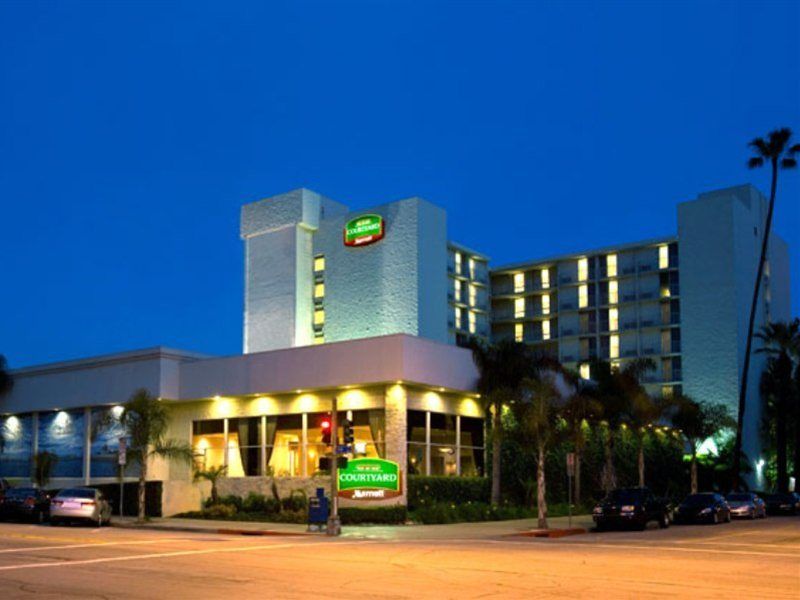 Courtyard By Marriott Long Downtown