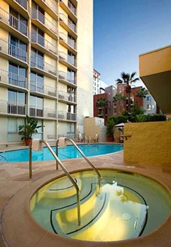 Courtyard By Marriott Long Downtown